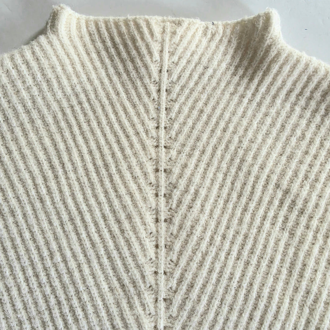 Knitted & Knotted Sweatet Size Medium