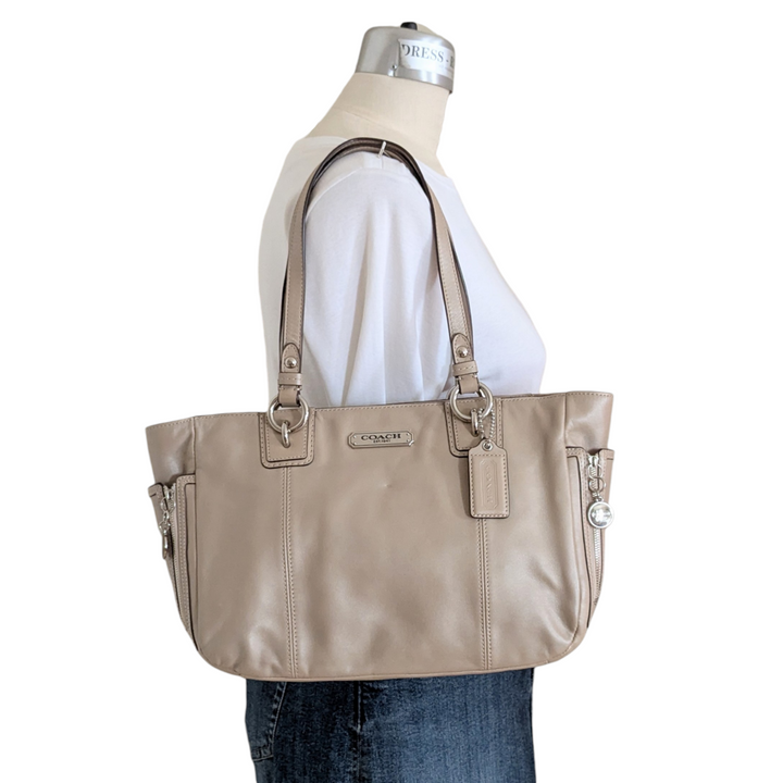 Coach Gallery Shoulder Bag 19252