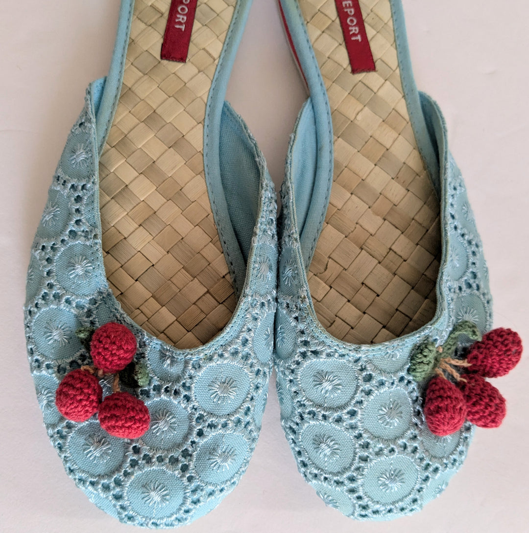 Report Melaina Eyelet Slides Size 9