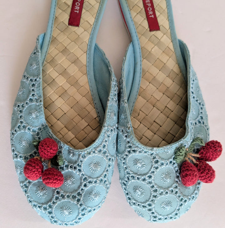 Report Melaina Eyelet Slides Size 9