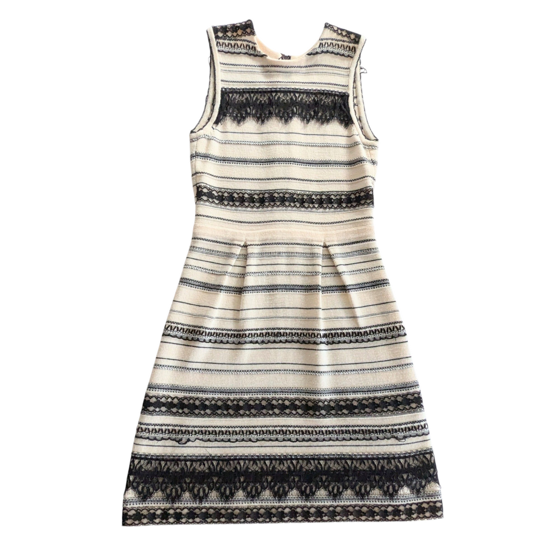 Nanette Lepore Embroidered Sweater Dress Size XS C&J Collections Chicago Nanette Lepore Embroidered Sweater Dress Size XS C&J Collections Chicago