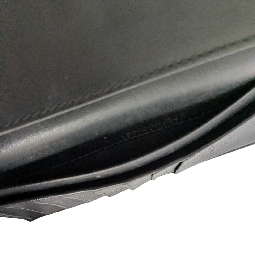 Gucci Logo Embossed Leather Wallet