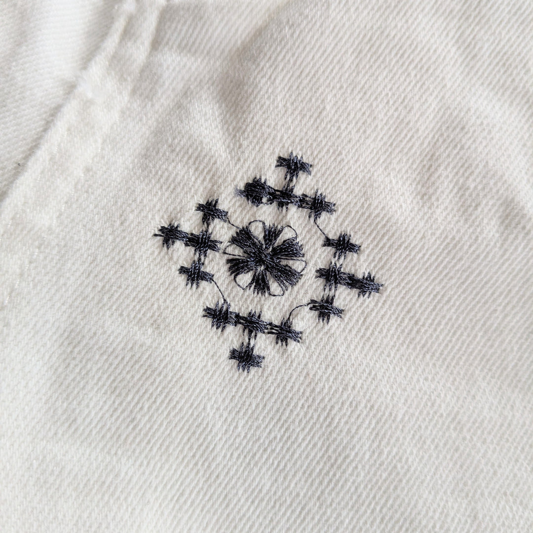 Amee White Embroidered Jeans Size XL