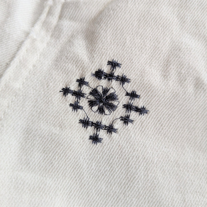 Amee White Embroidered Jeans Size XL