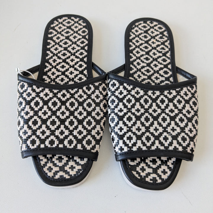 Woven Sandals Size 6/7