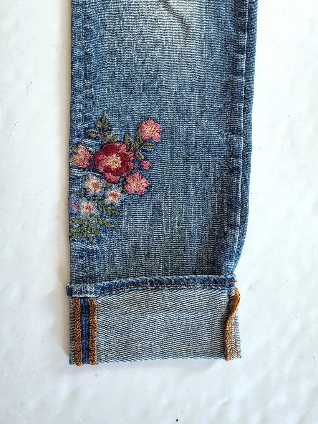 Driftwood Embroidered Jeans Size 26