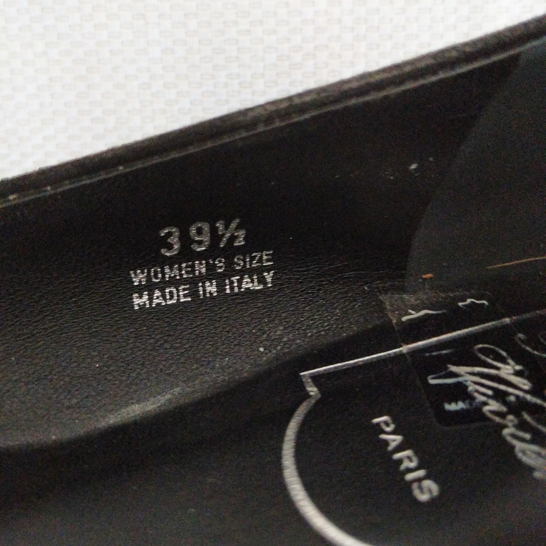 Roger Vivier Moda Grommette Ballet Flats Size 39.5